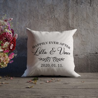 Happily ever after párna, nevekkel, dátummal