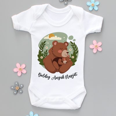 Boldog anyák napját ölelkező erdei macis body