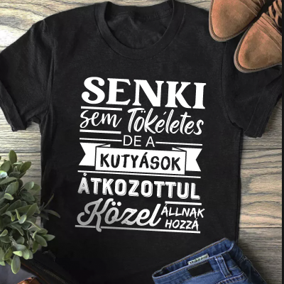 Senki sem tökéletes de a kutyások átkozottul közel állnak hozzá férfi póló