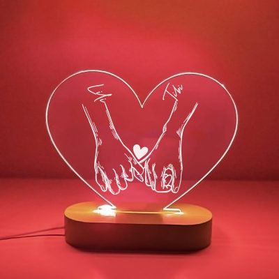 Összefonódó kezek névvel szív alakú LED lámpa