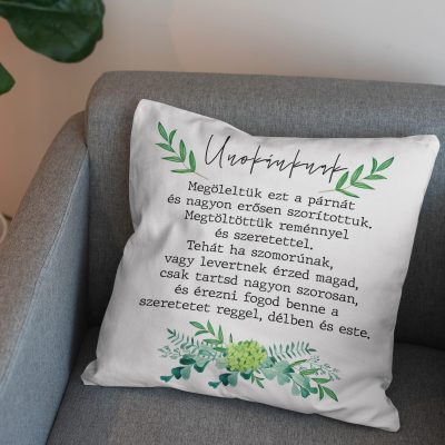 Virágmintás ölelős párna unokának