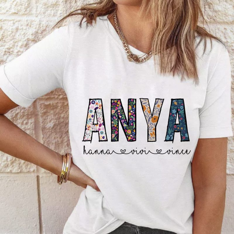 Virágos anya feliratú póló nevekkel