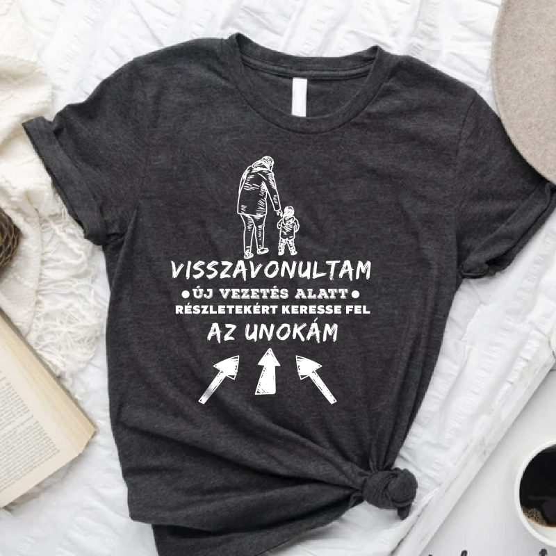 Visszavonultam, új vezetés alatt unokás póló