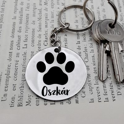 Mancsos kulcstartó névvel