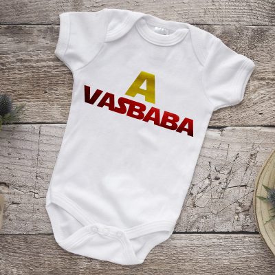 A vasbaba feliratos body