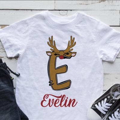 Szarvas formájú kezdőbetűs gyerek póló, névvel