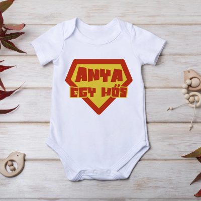 Anya egy hős mintás body