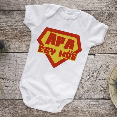 Apa egy hős mintás body